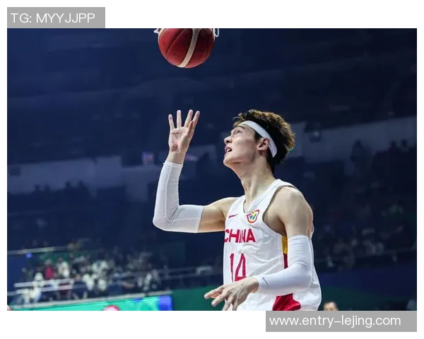 王哲林高效表现令人期待青岛虽遭遇开局困境但仍不放弃拼搏精神